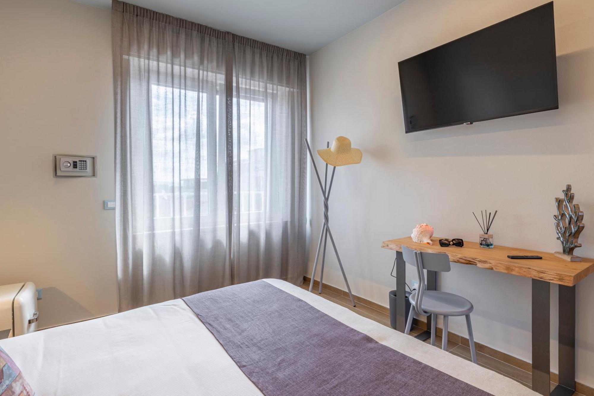 Luci Sul Mare -Boutique Rooms Follonica Exterior foto